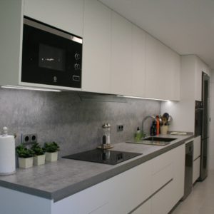 cocina con laminado antihuellas